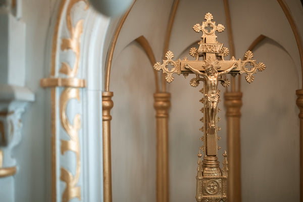 4 reasons why it is important to have a Crucifix in your home