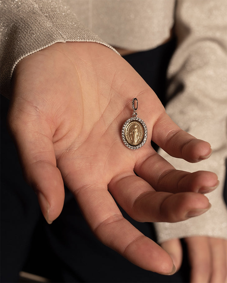 Miraculous Medal in 18k Gold With Zirconia