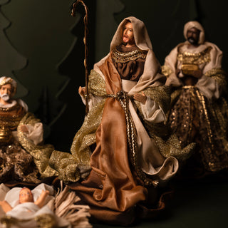 Large nativity set with fabric clothing