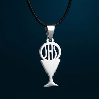 A close-up of a First Communion necklace in rubber cord and stainless steel against a blue background.