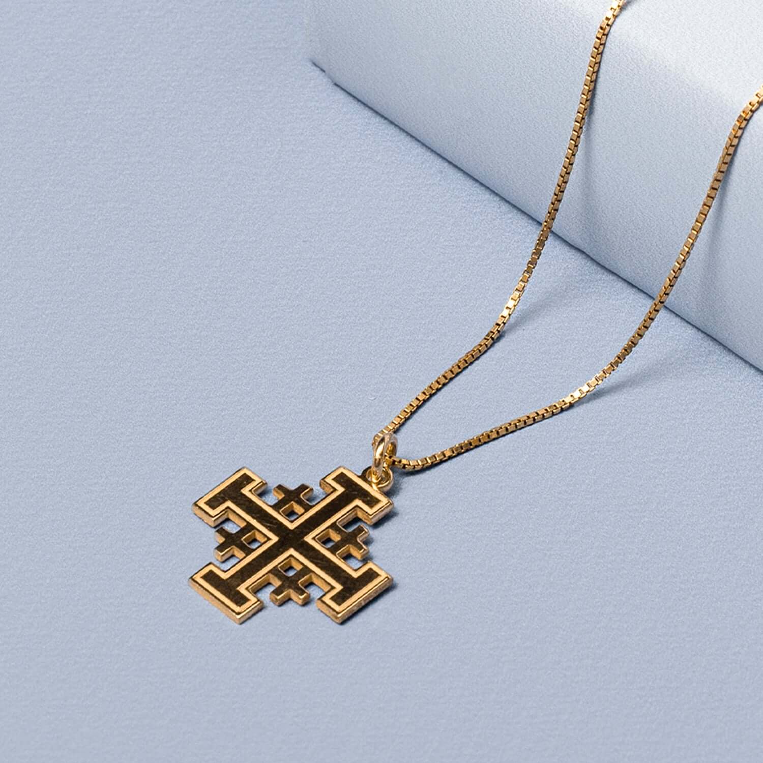 Ciondolo Croce Di Gerusalemme In Argento 925 Con Zirconi Azzurri | Gioiello Elegante E Spiritualità – Regalo Perfetto!
