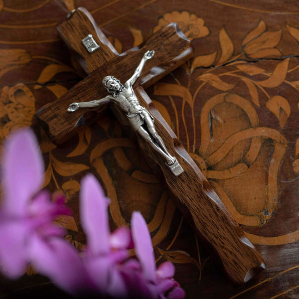 Wall Crucifix in wood and metal