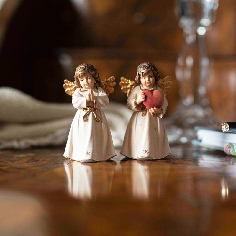 Wooden couple of small angel statues