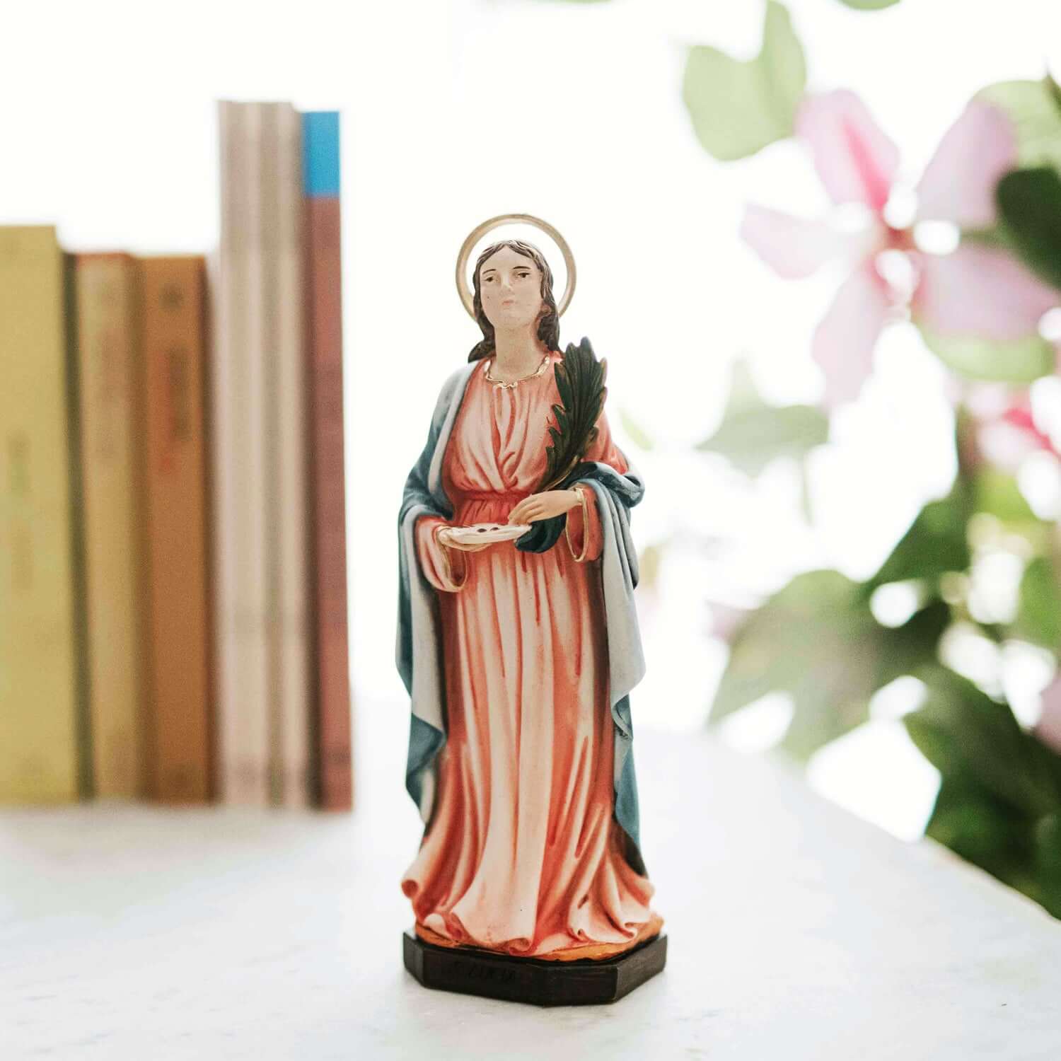 Estatuilla De Santa Lucía De Resina - Altura 11.5 Cm - Decoración Religiosa - Por Paben Artículos Religiosos